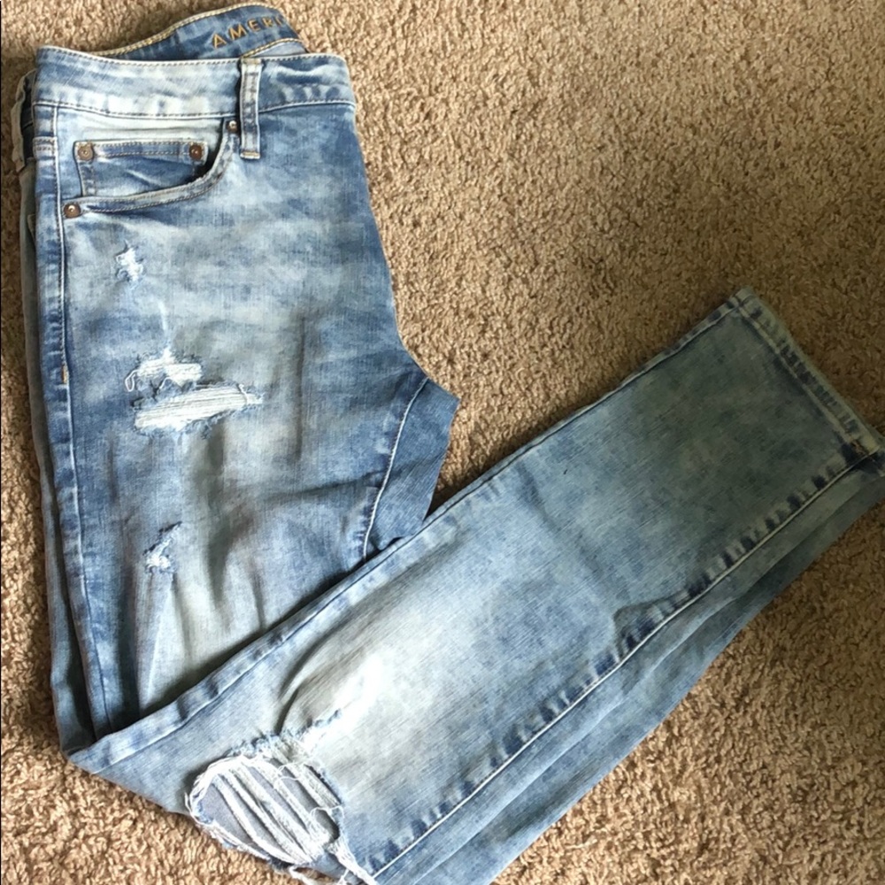 Light blue ripped jeans